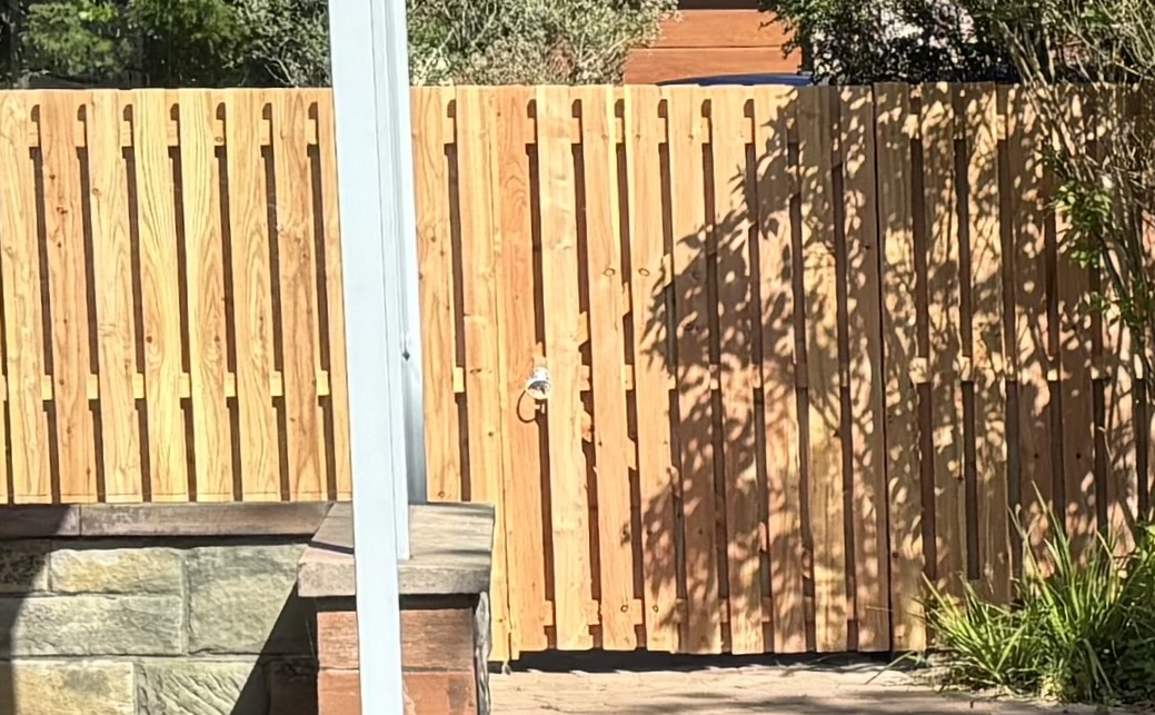 Hit and miss larch fence
